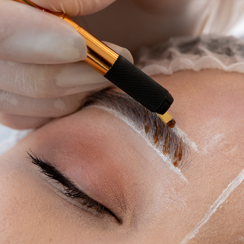 CEJAS EN HENNA  CON DEPILACION CERA